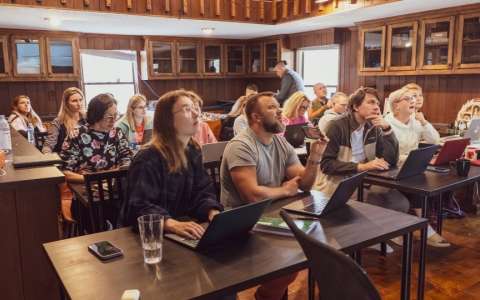 Как выбрать лучший формат для себя: онлайн vs офлайн- что эффективнее для обучения?